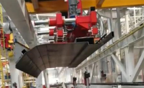EOAT - Pinza Magnética que Manipula Tablero de Carro Irregular en Robot de Pórtico 