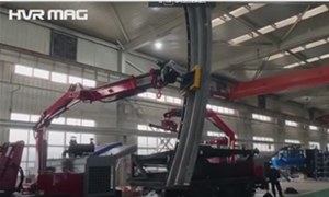 Manipulación de Placa de Arco Corrugado con Elevadores Magnéticos en Plataforma Elevadora Articulada